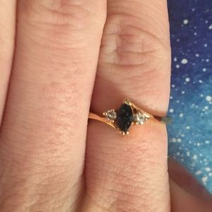 Gold ring with sapphire stone & two diamonds